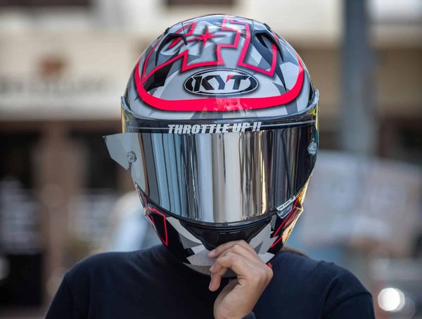 Quels sont les critères importants pour choisir un casque de moto aérodynamique ?